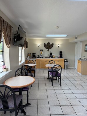 Free daily continental breakfast
