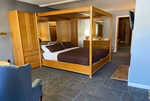 尊贵客房, 1 张特大床, 无烟房, 按摩浴缸 | 办公桌、熨斗/熨衣板、免费 WiFi、床单