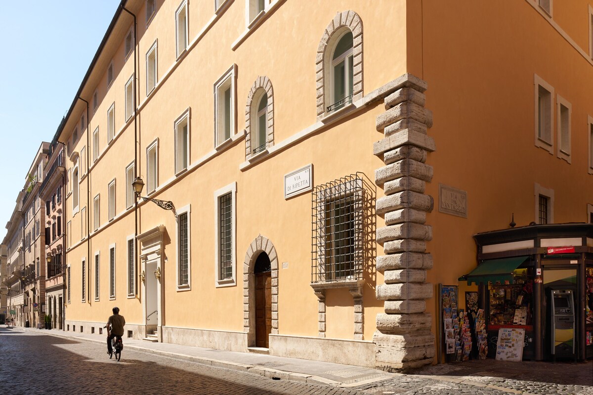 Elegant Bathroom at Palazzo Ripetta
