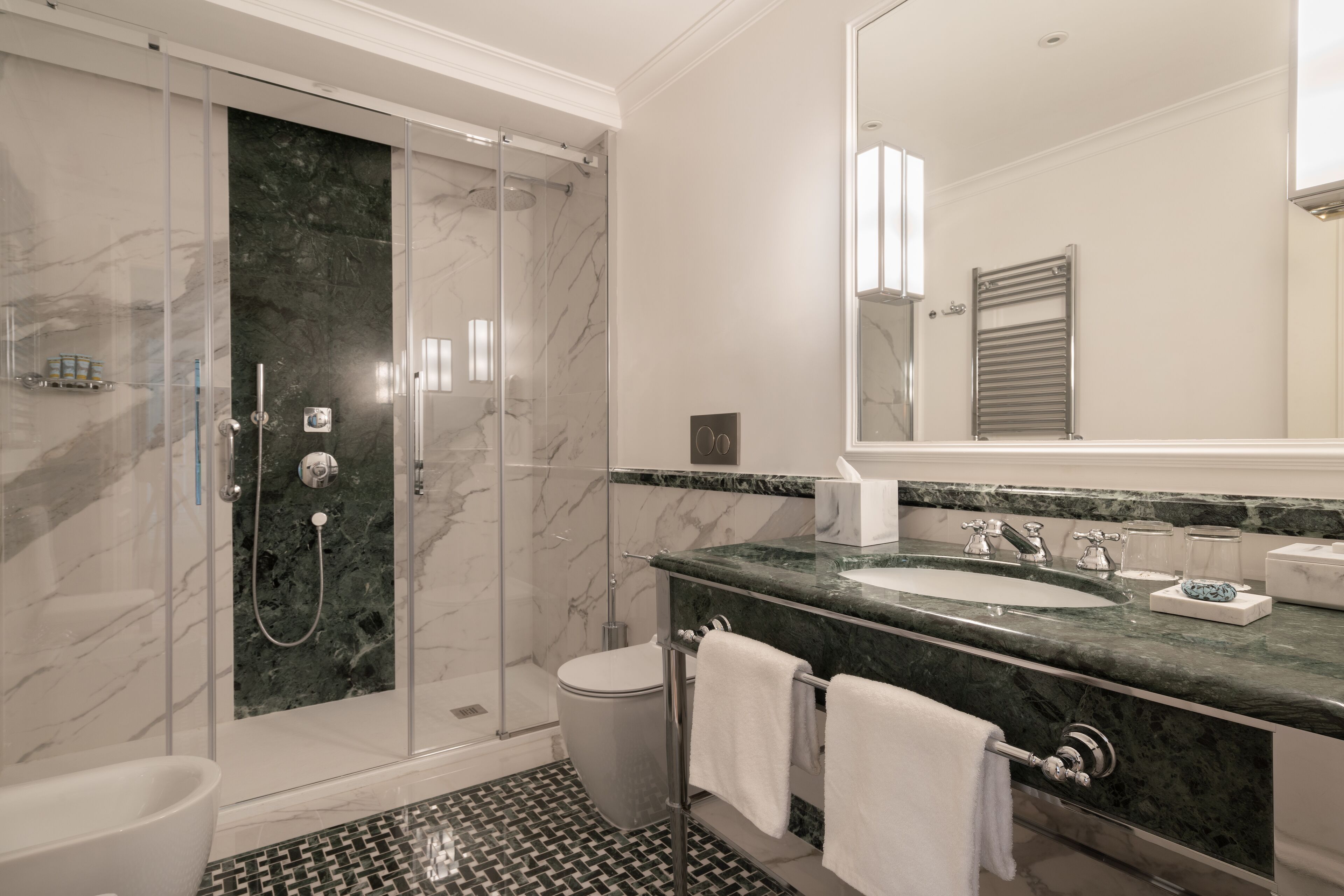Family Suite | Bathroom | Shower, rainfall showerhead, hair dryer, bathrobes