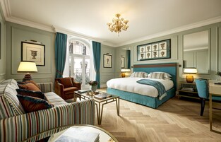 Habitación junior (Suite) | Ropa de cama de alta calidad y edredones de plumas