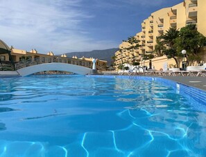2 outdoor pools, open 10:00 AM to 6:00 PM, pool umbrellas, pool loungers - Laguna Park 1 (Adeje)