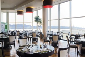 3 restaurants; ze serveren er ontbijt, lunch en diner 