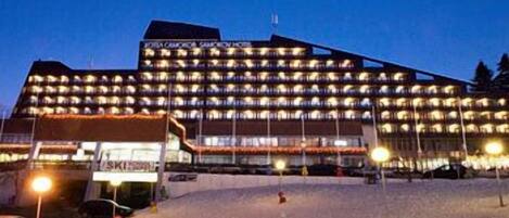 Façade de l’hébergement - soirée/nuit