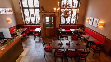 Frühstück, Mittagessen, internationale Küche, Speisen im Freien