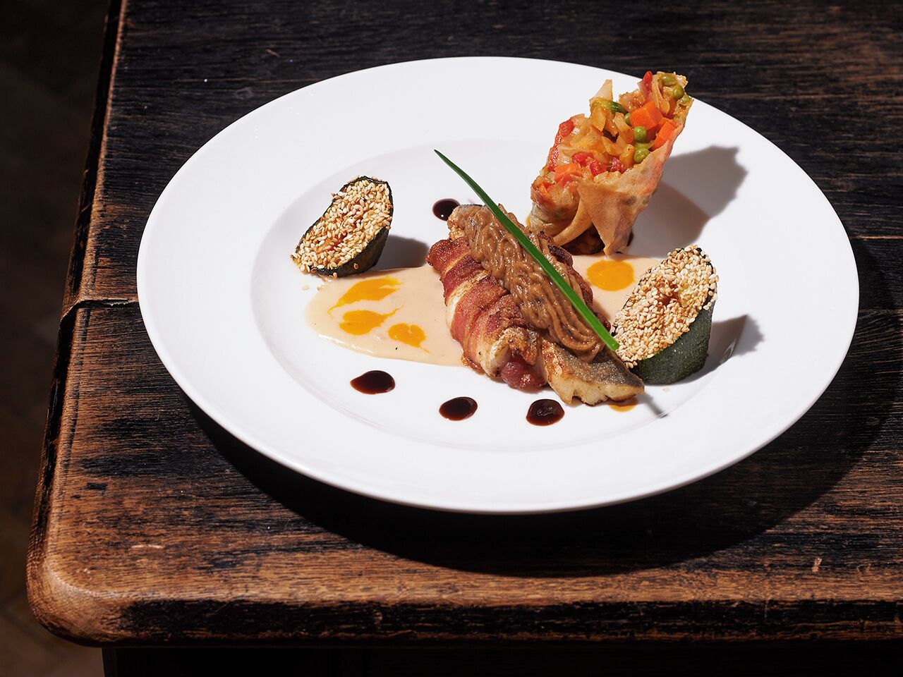 breakfast, lunch served; international cuisine, al fresco dining