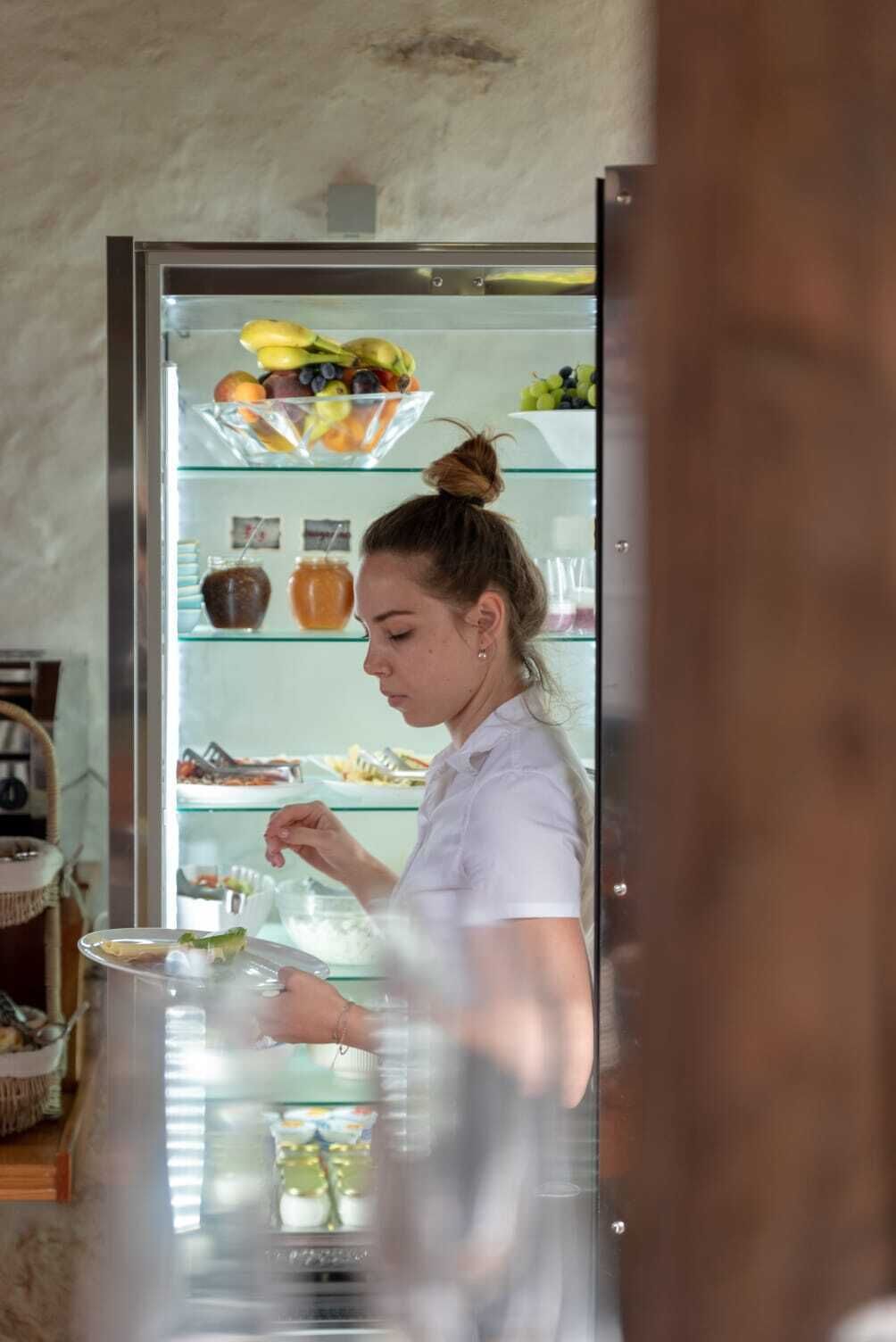 朝食 (ビュッフェ)、毎日提供 (無料)