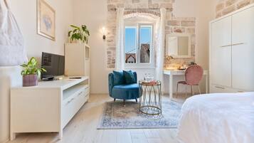 Chambre Double, vue ville | Coin séjour | Télévision LCD, lecteur de DVD