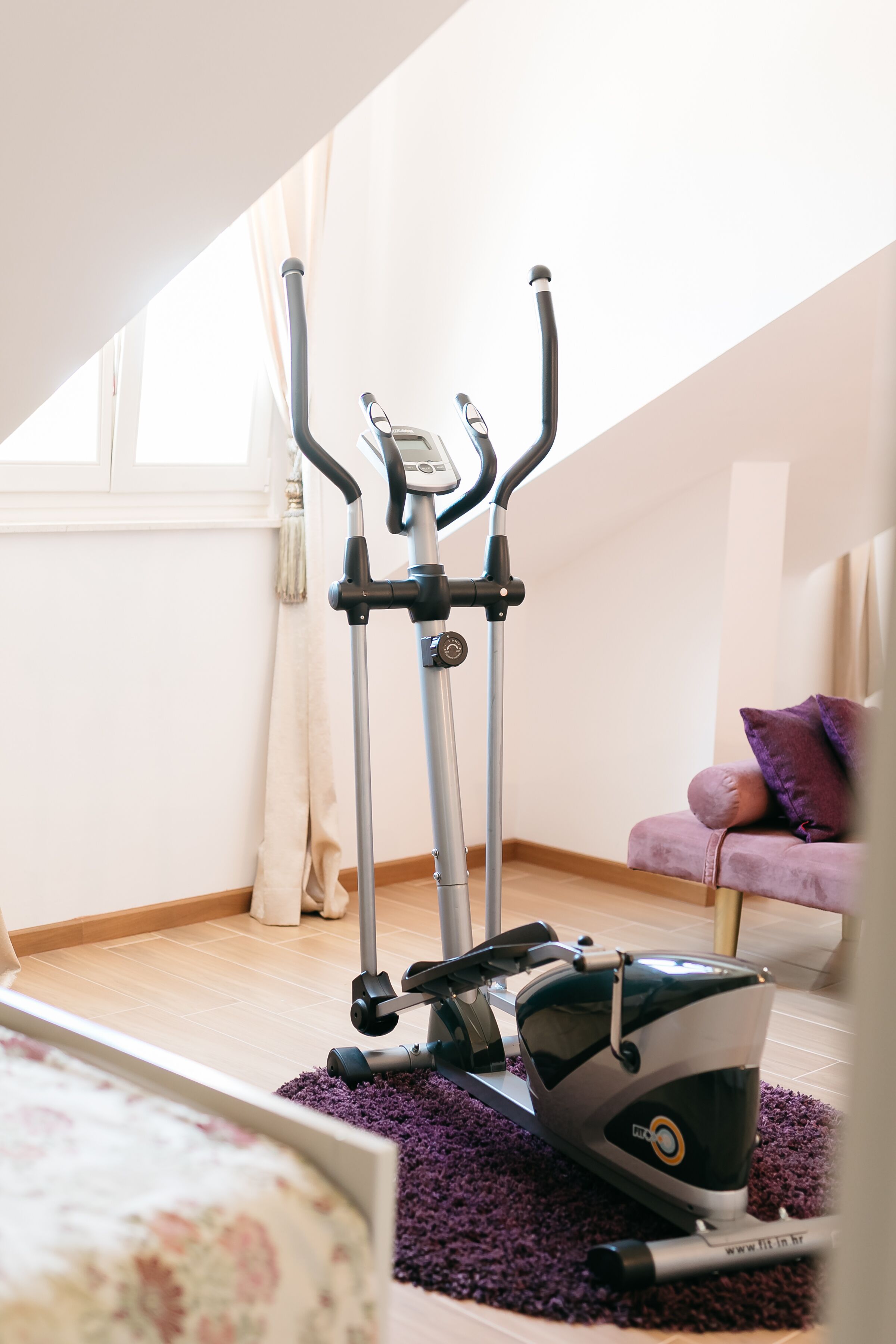 superior suite, sea view (top floor) | living area | lcd tv, dvd player