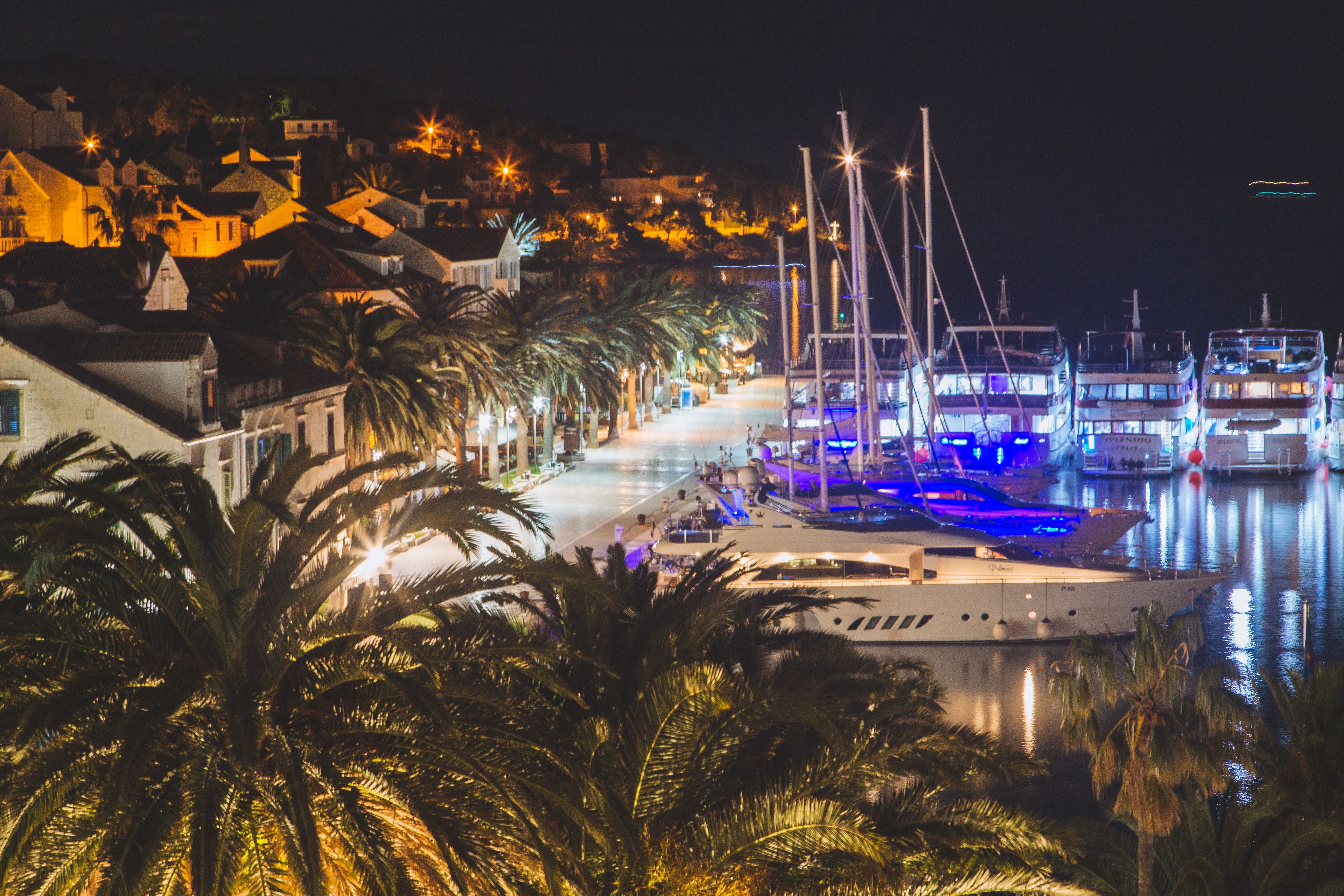 Deluxe Suite, Balcony, Sea View | Marina