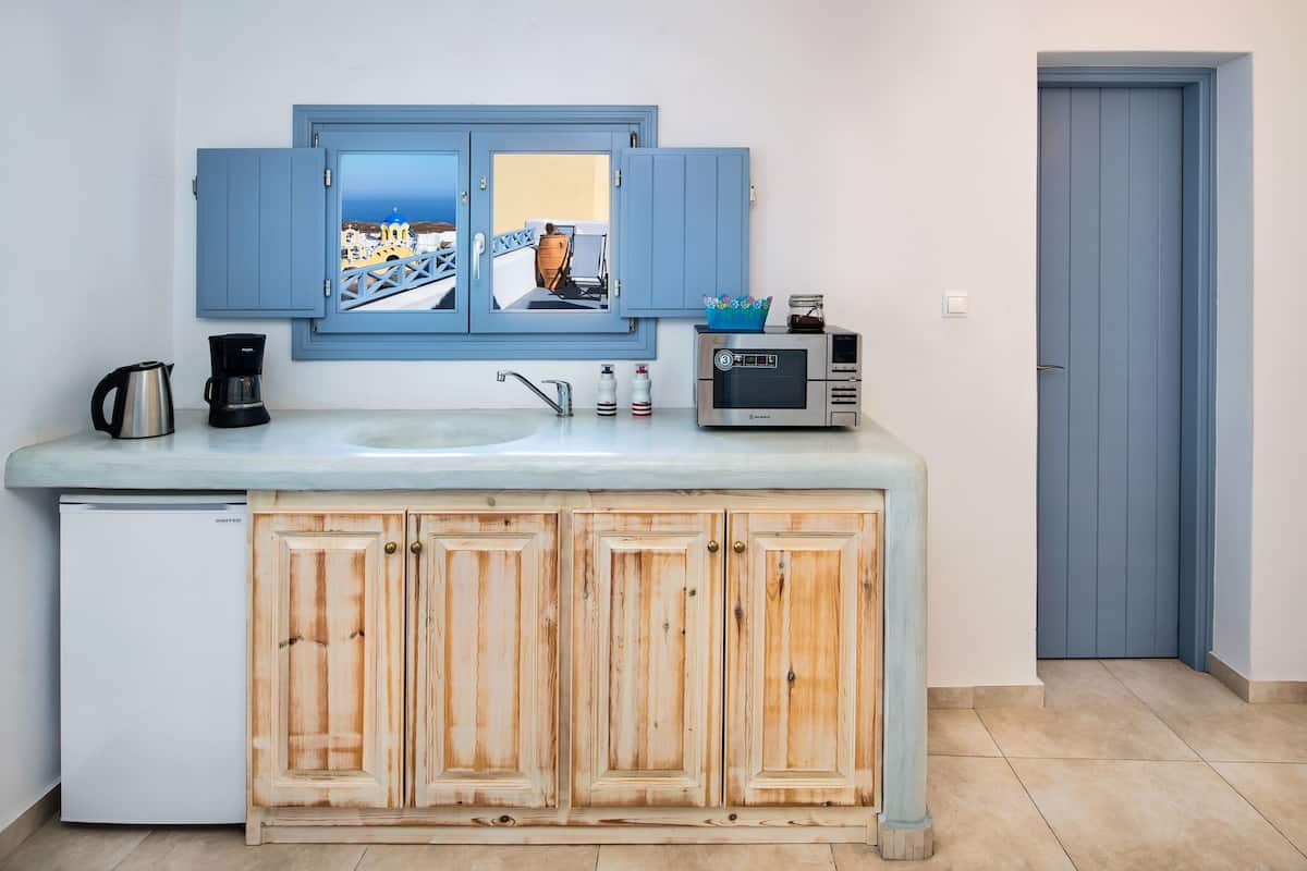apartment, 1 bedroom, hot tub (tsikoudia) | private kitchenette | full-sized fridge, coffee/tea maker, electric kettle