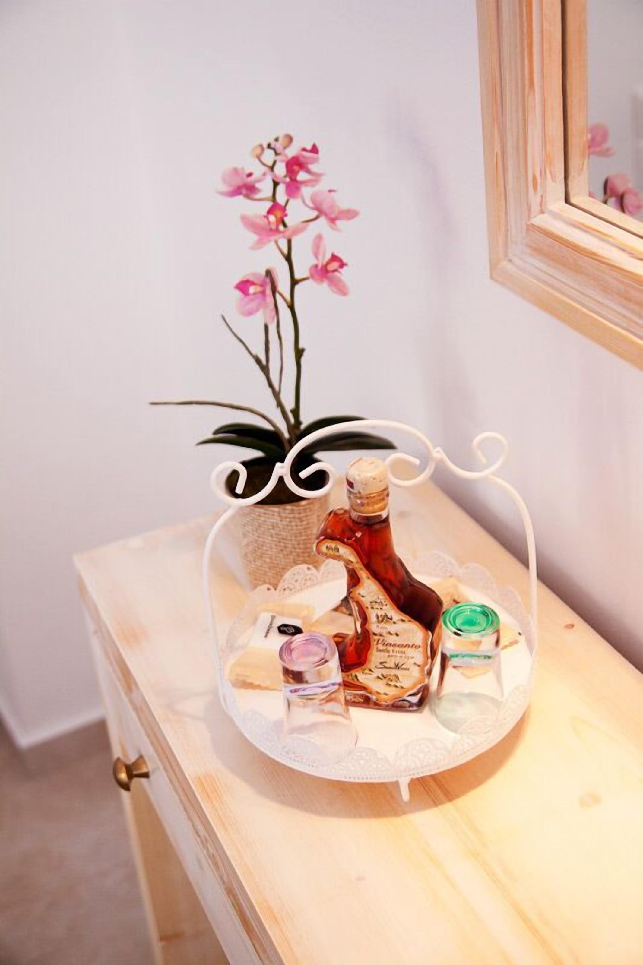 2 bedrooms, frette italian sheets, premium bedding, minibar