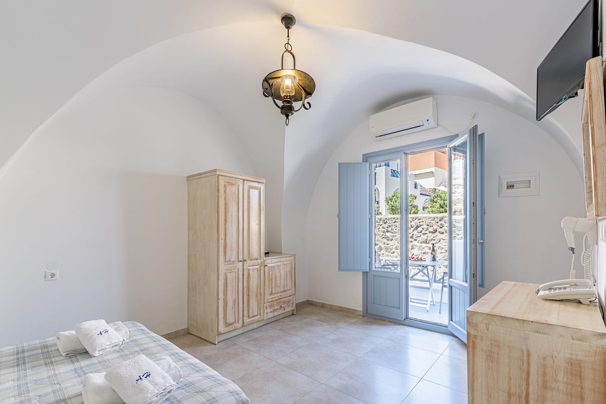 double room (cave tholos) | 2 bedrooms, frette italian sheets, premium bedding, minibar