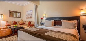 Suite Junior | Minibar, coffres-forts dans les chambres, décoration personnalisée