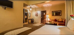 Junior Suite | Minibar, in-room safe, individually decorated, individually furnished - Riad Marrakech By Hivernage (Marrakech)