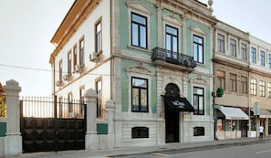 Front of property - The Rex Hotel Porto - Mansion House - Private Parking (Porto)