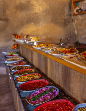 Termasuk sarapan penuh setiap hari