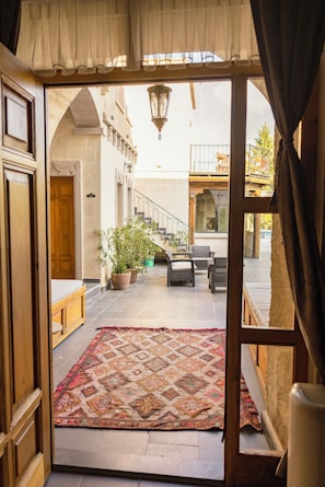 Family Room | Egyptian cotton sheets, premium bedding, Select Comfort beds - Cave Hotel Saksagan (Nevsehir)