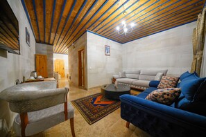 Suíte luxo | Área de estar | TV, pisos aquecidos