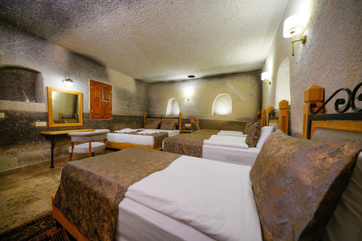 Family Room | 1 bedroom, Egyptian cotton sheets, premium bedding, Select Comfort beds