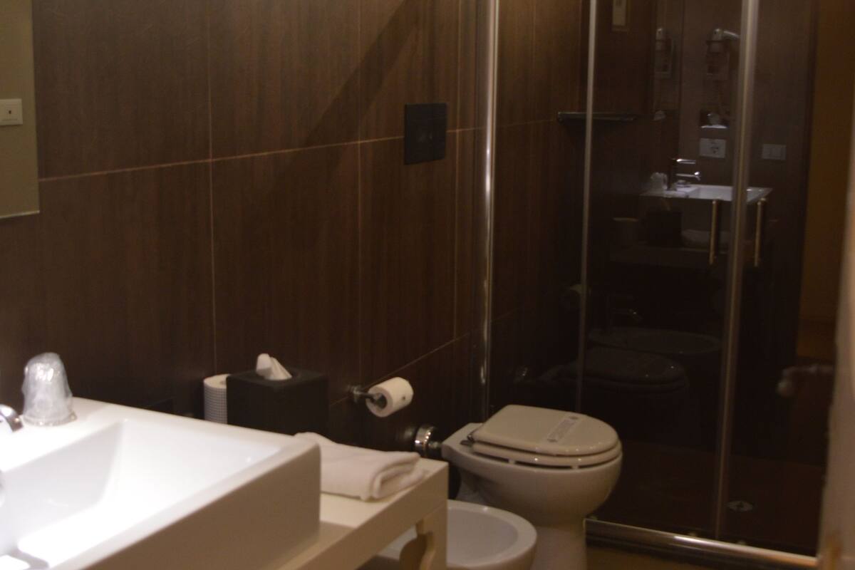 deluxe double room | minibar, in-room safe, soundproofing, iron/ironing board