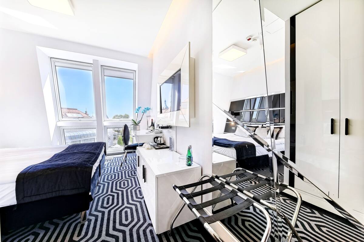 double classic premium | 1 bedroom, premium bedding, minibar, in-room safe