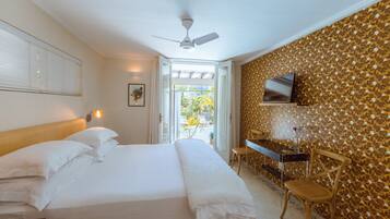Superior Double Room, Garden View, Poolside