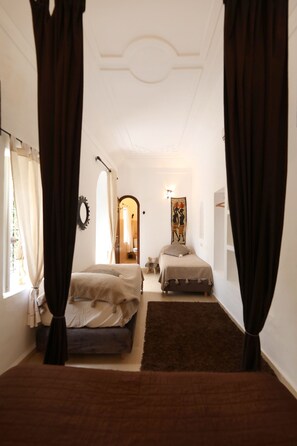 Classic Quadruple Room | Individually decorated, individually furnished, free WiFi, bed sheets - Riad Noor Charana (Marrakech)