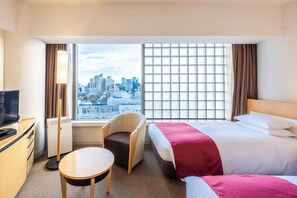 Standard-Zweibettzimmer, Nichtraucher (Palace Side) | Daunenbettdecken, Zimmersafe, Schreibtisch, Verdunkelungsvorhänge