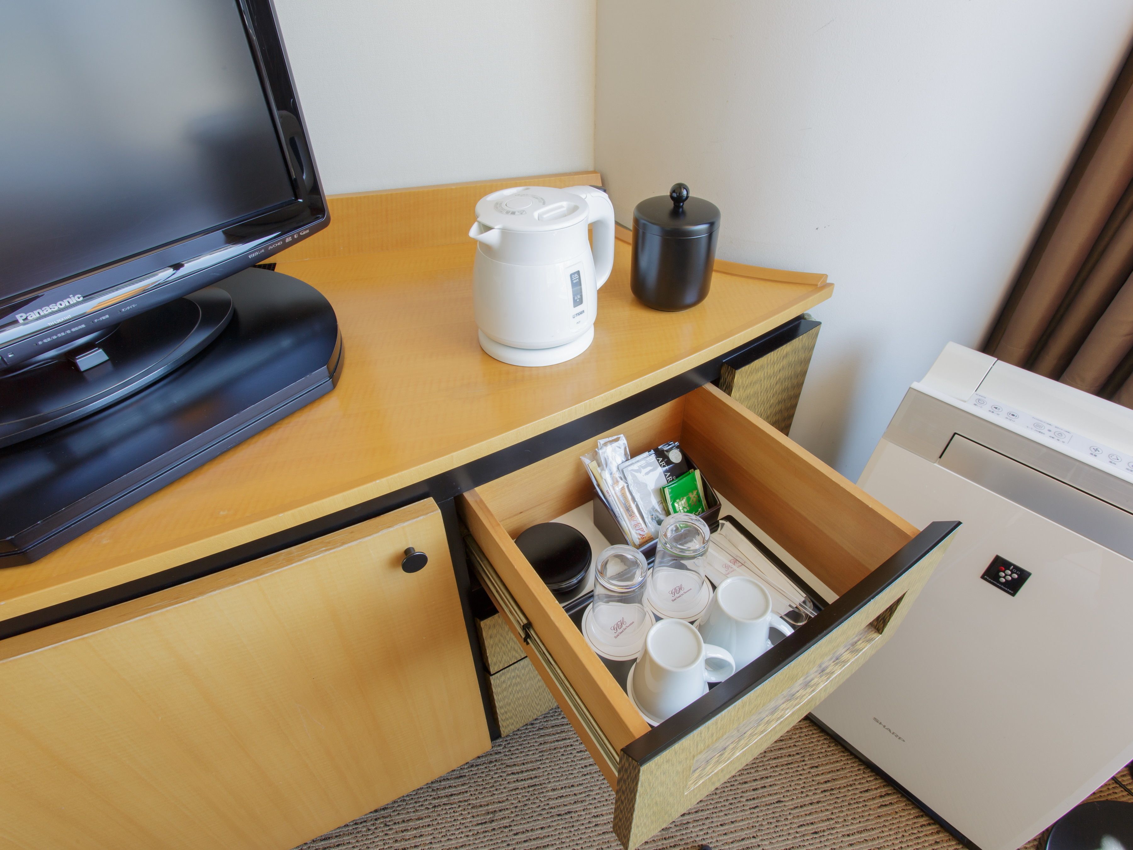 standard twin room, smoking (palace side) | down duvets, in-room safe, desk, blackout curtains