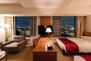 Deluxe Twin Room, Non Smoking (Top Floor / Palace Side) | Down comforters, in-room safe, desk, blackout drapes - Hotel Grand Arc Hanzomon (Tokyo)