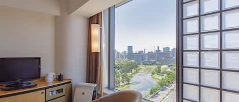 Standard Twin Room, Smoking (Palace Side) | Down duvets, in-room safe, desk, blackout curtains