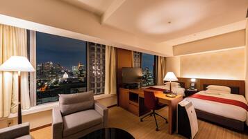 Deluxe Twin Room, Non Smoking (Top Floor / Palace Side) | Down comforters, in-room safe, desk, blackout drapes