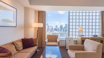 Suite (Palace View) | Cobrellits, caixa forta a l'habitació, escriptori i cortines opaques
