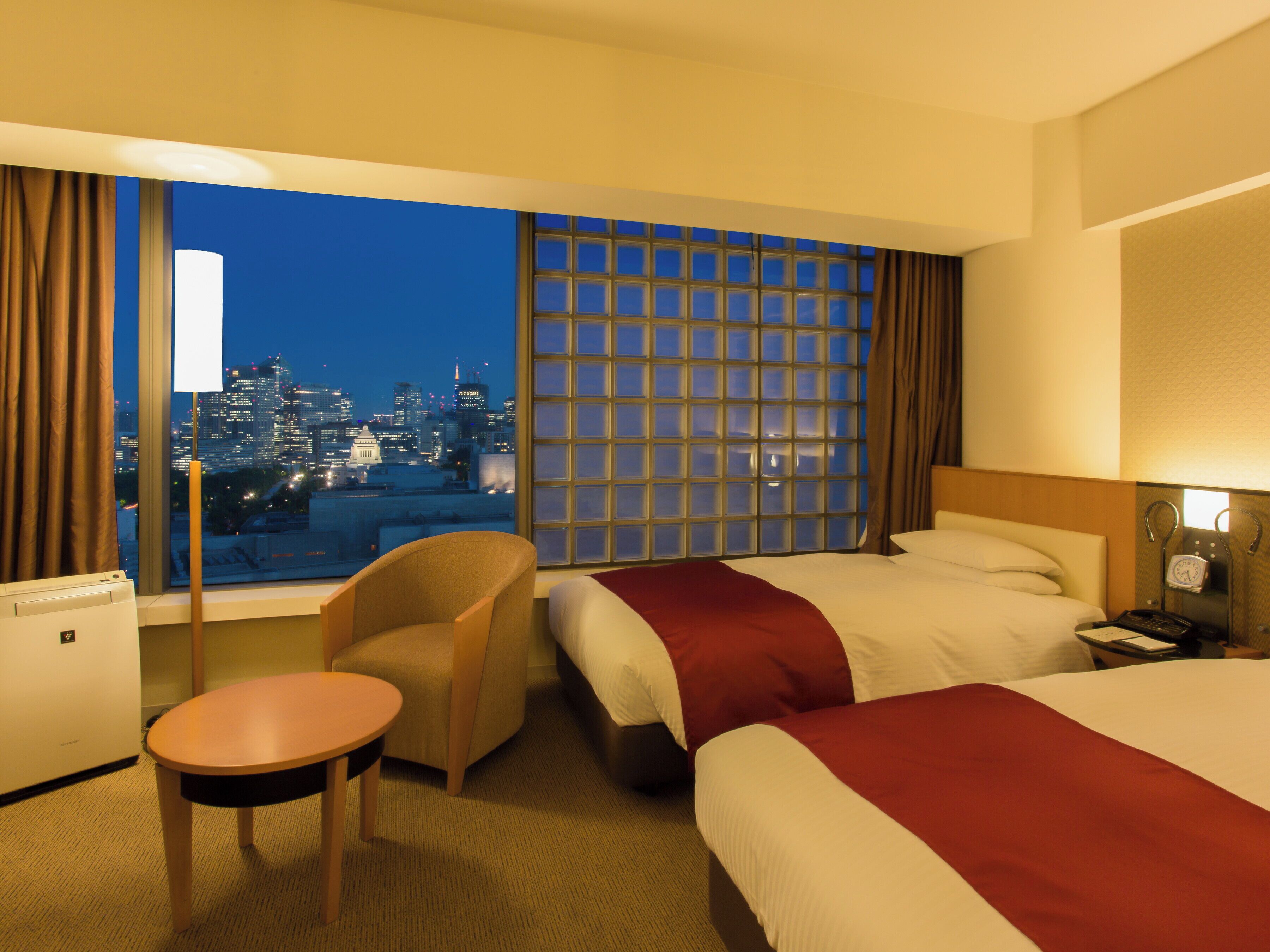 スタンダード ツインルーム 禁煙 (皇居側) | 羽毛の掛け布団、セーフティボックス (室内)、デスク、遮光カーテン