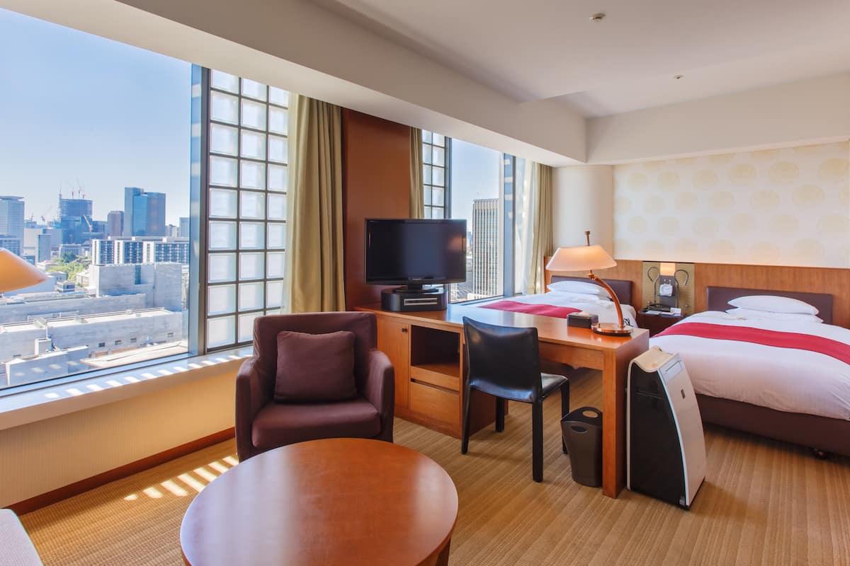 Deluxe Twin Room, Non Smoking (Top Floor / Palace Side) | Down duvets, in-room safe, desk, blackout curtains