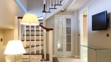 Duplex | 1 bedroom, premium bedding, minibar, in-room safe