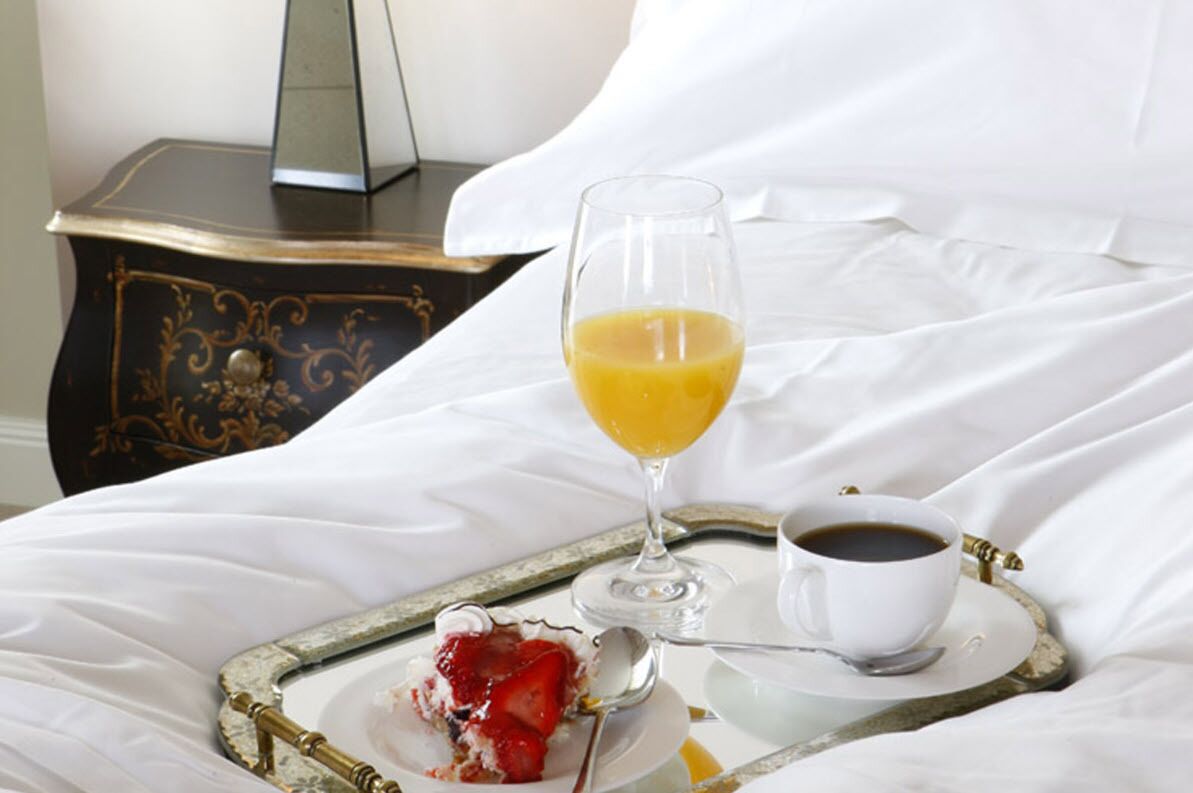 daily cooked-to-order breakfast (eur 14 per person)