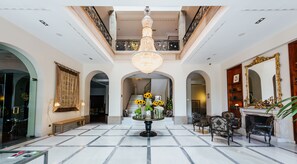 Lobby - Castillo del Bosque la Zoreda (Oviedo)