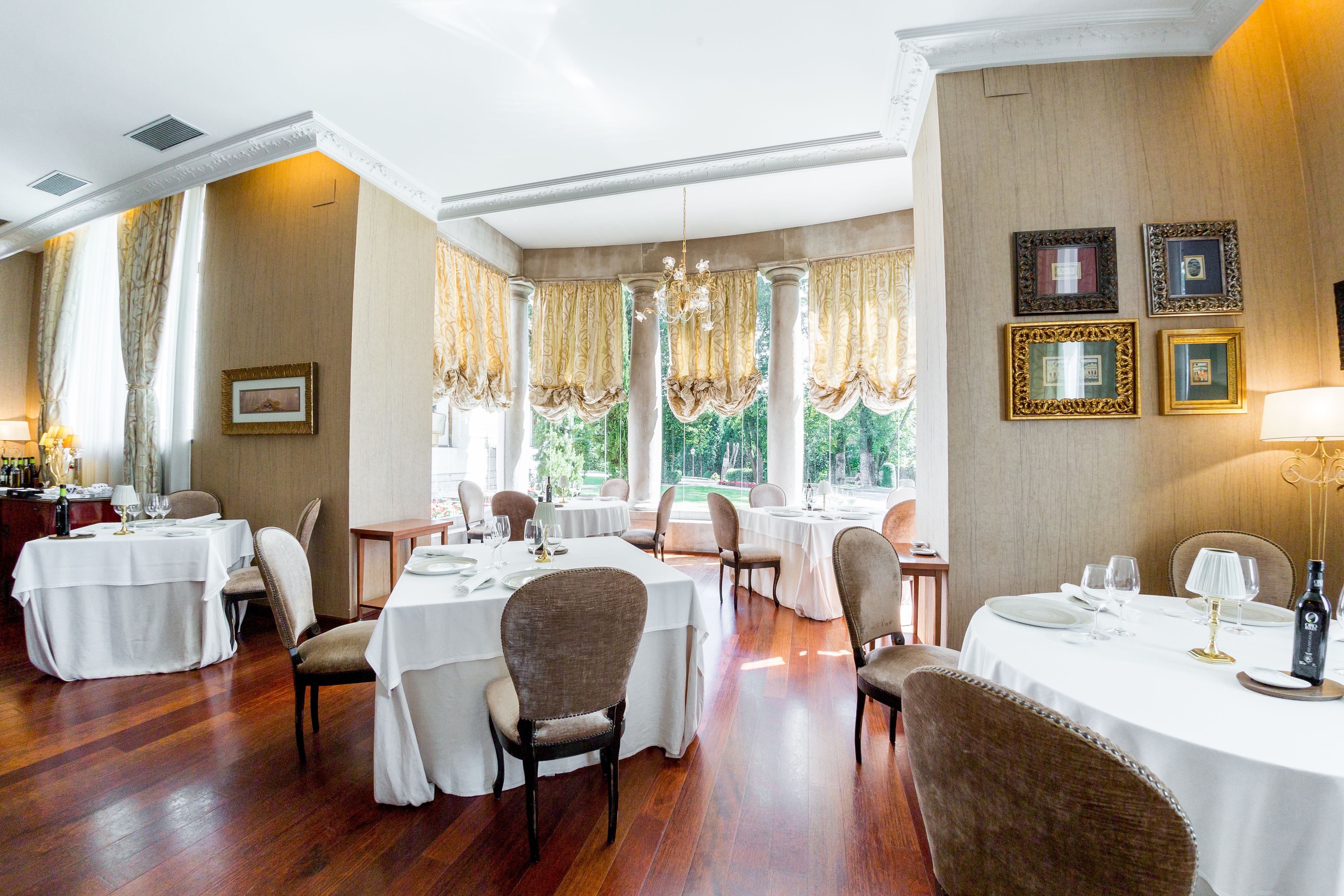 breakfast, lunch and dinner served