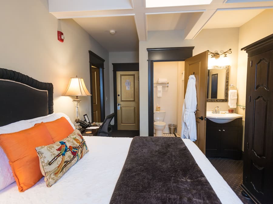 Comfort kamer, 1 queensize bed (Room 8) | Luxe beddengoed, verduisterende gordijnen, een strijkplank/strijkijzer