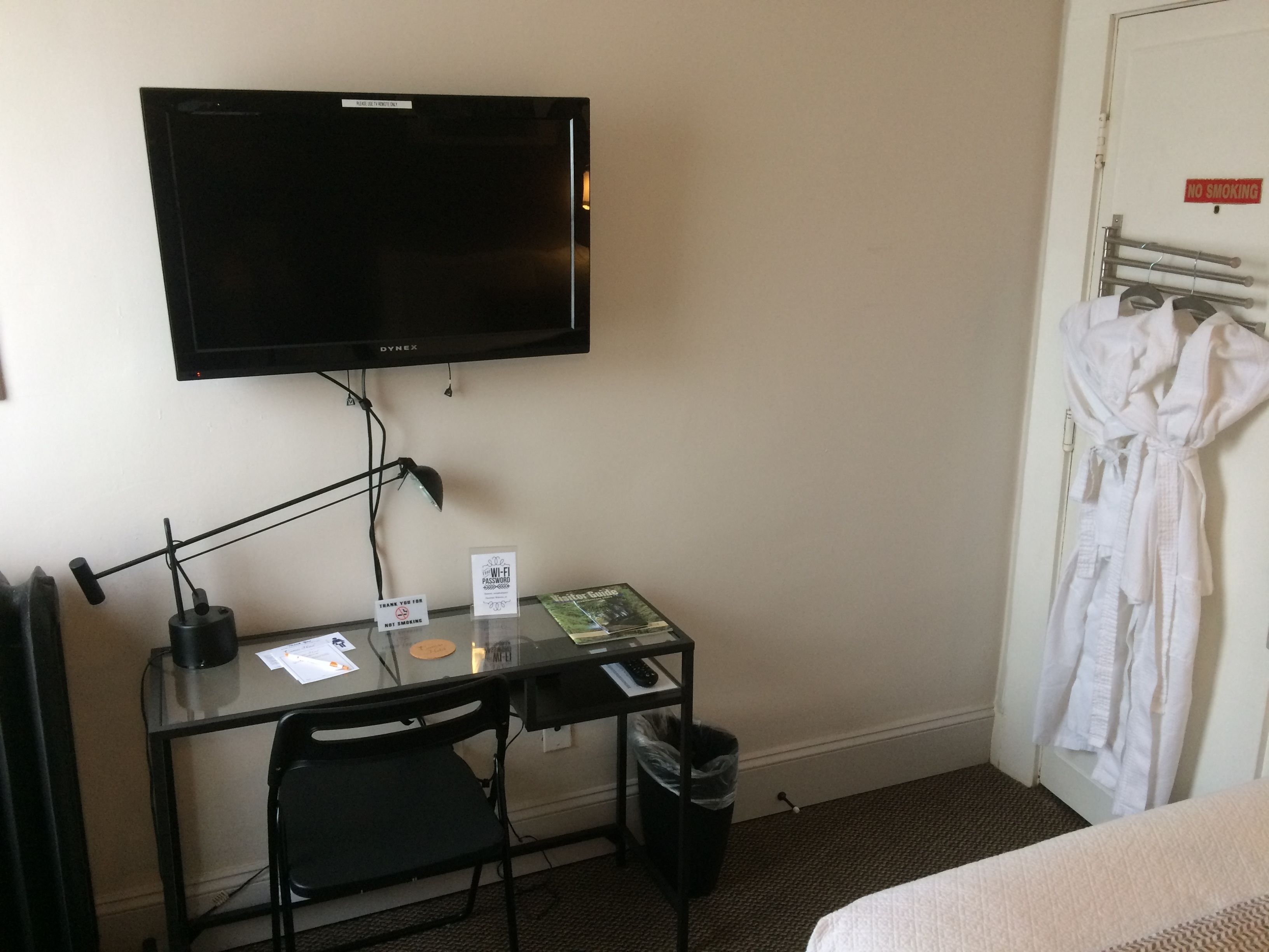 308 heritage park (shared bathroom) | premium bedding, blackout curtains, iron/ironing board, free wifi