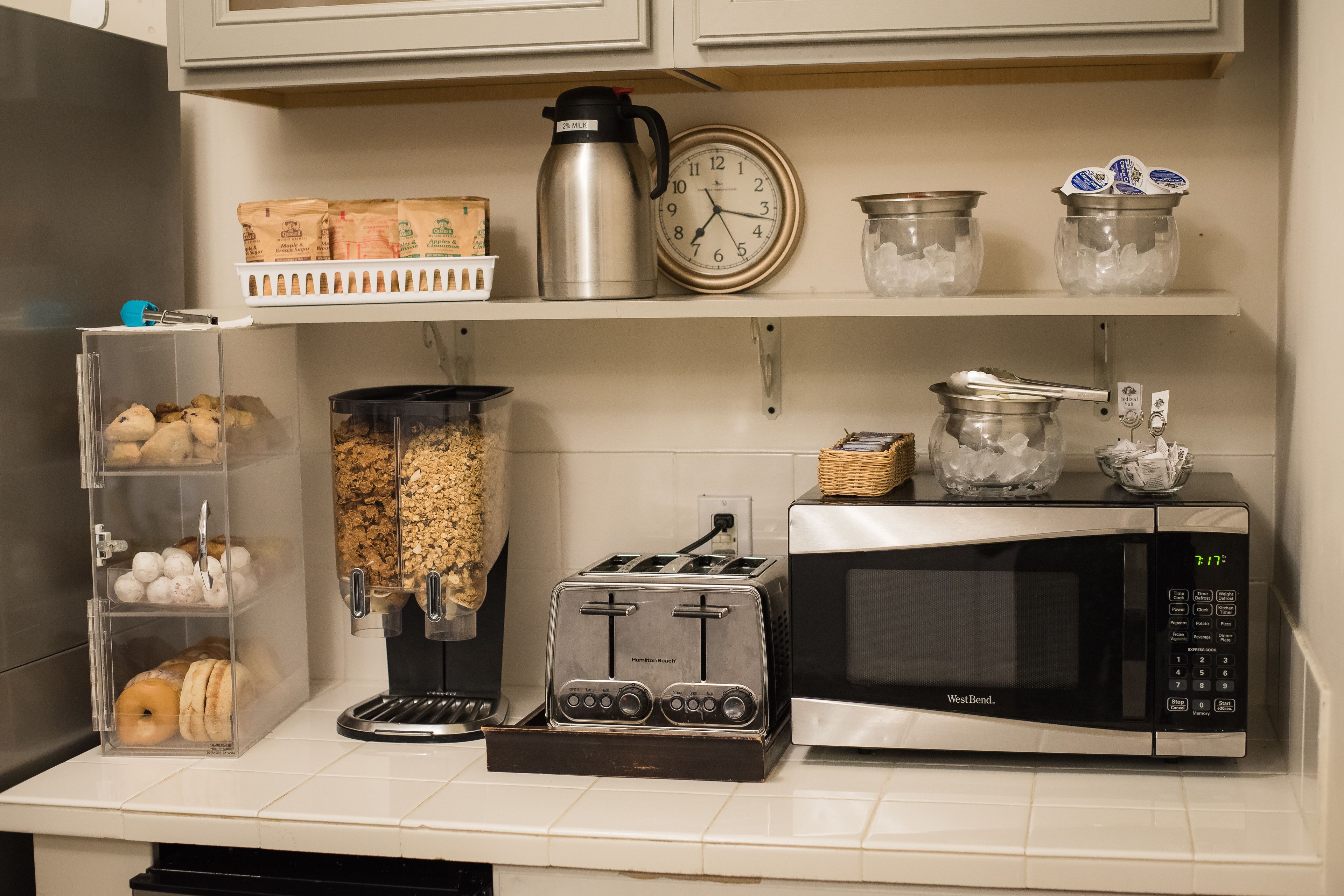 daily local cuisine breakfast (usd 9 per person)