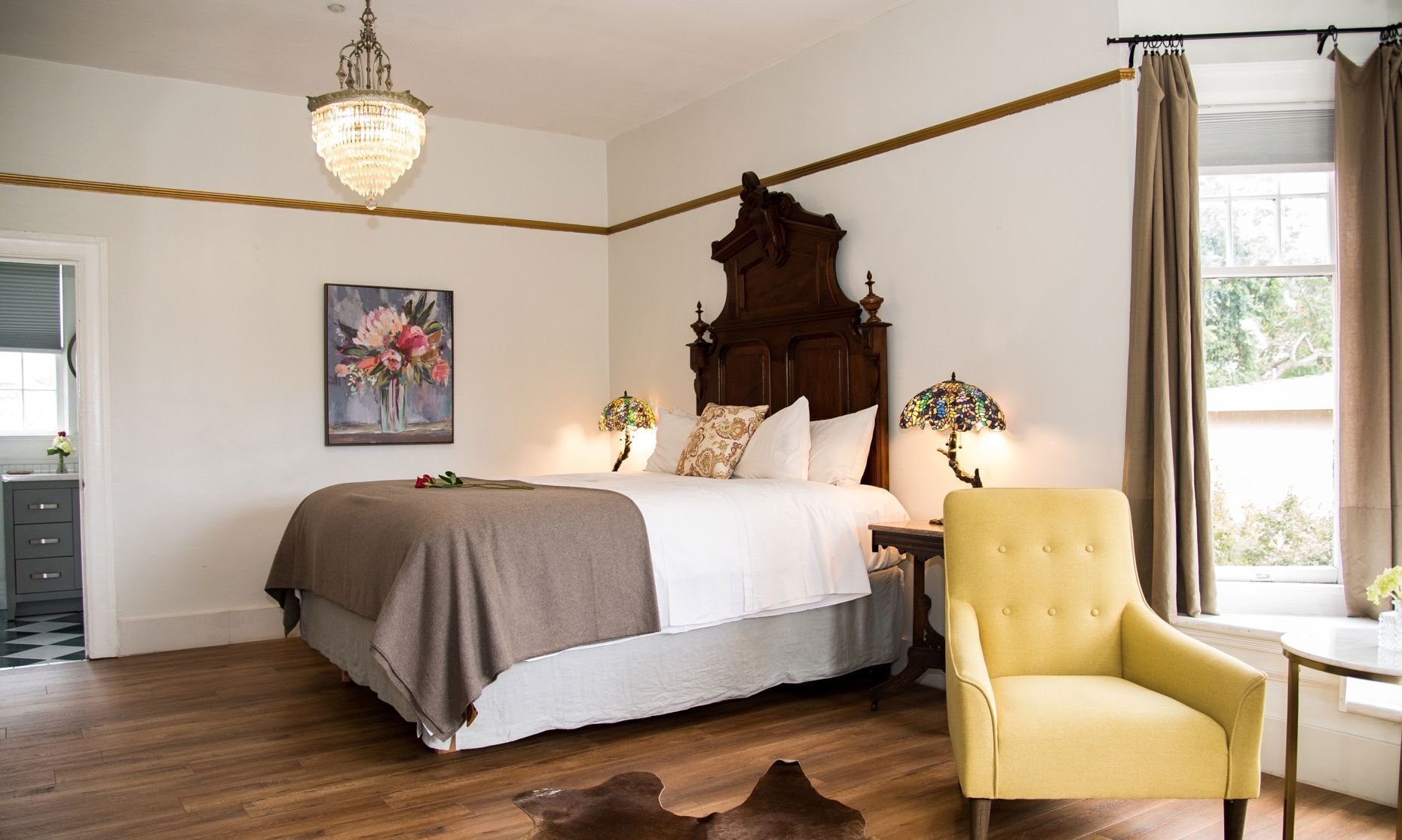 Premium bedding, in-room safe, iron/ironing board, free WiFi