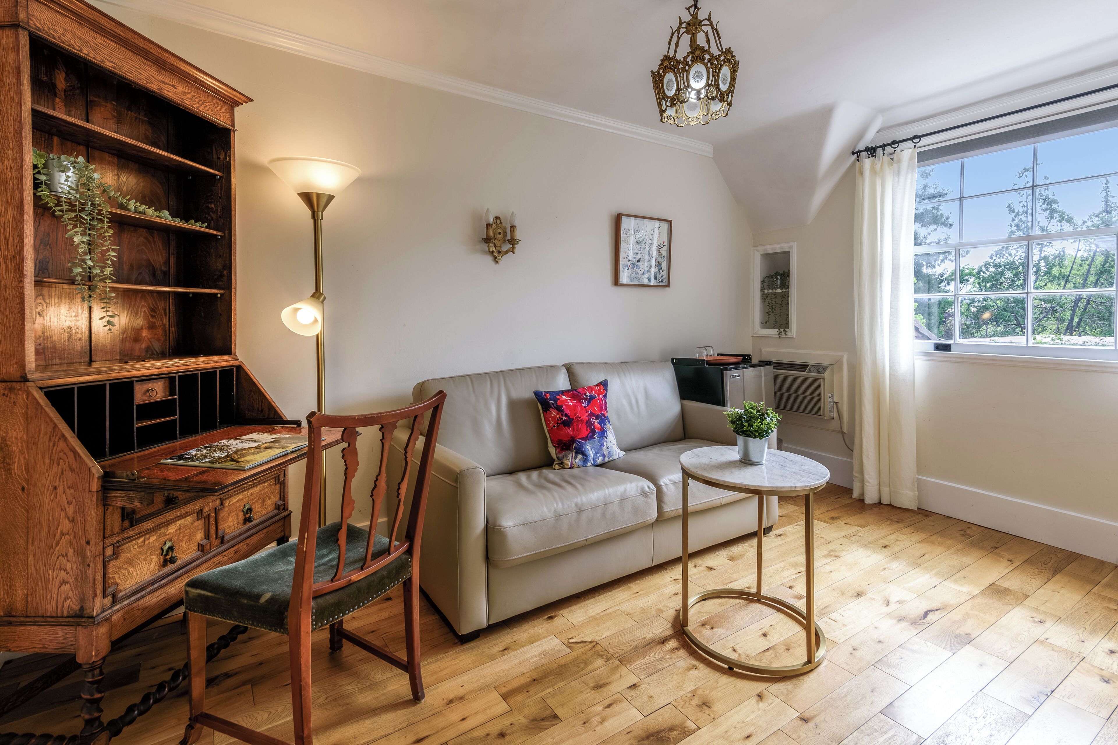 Kathleen's Chamber | Premium bedding, in-room safe, iron/ironing board, free WiFi