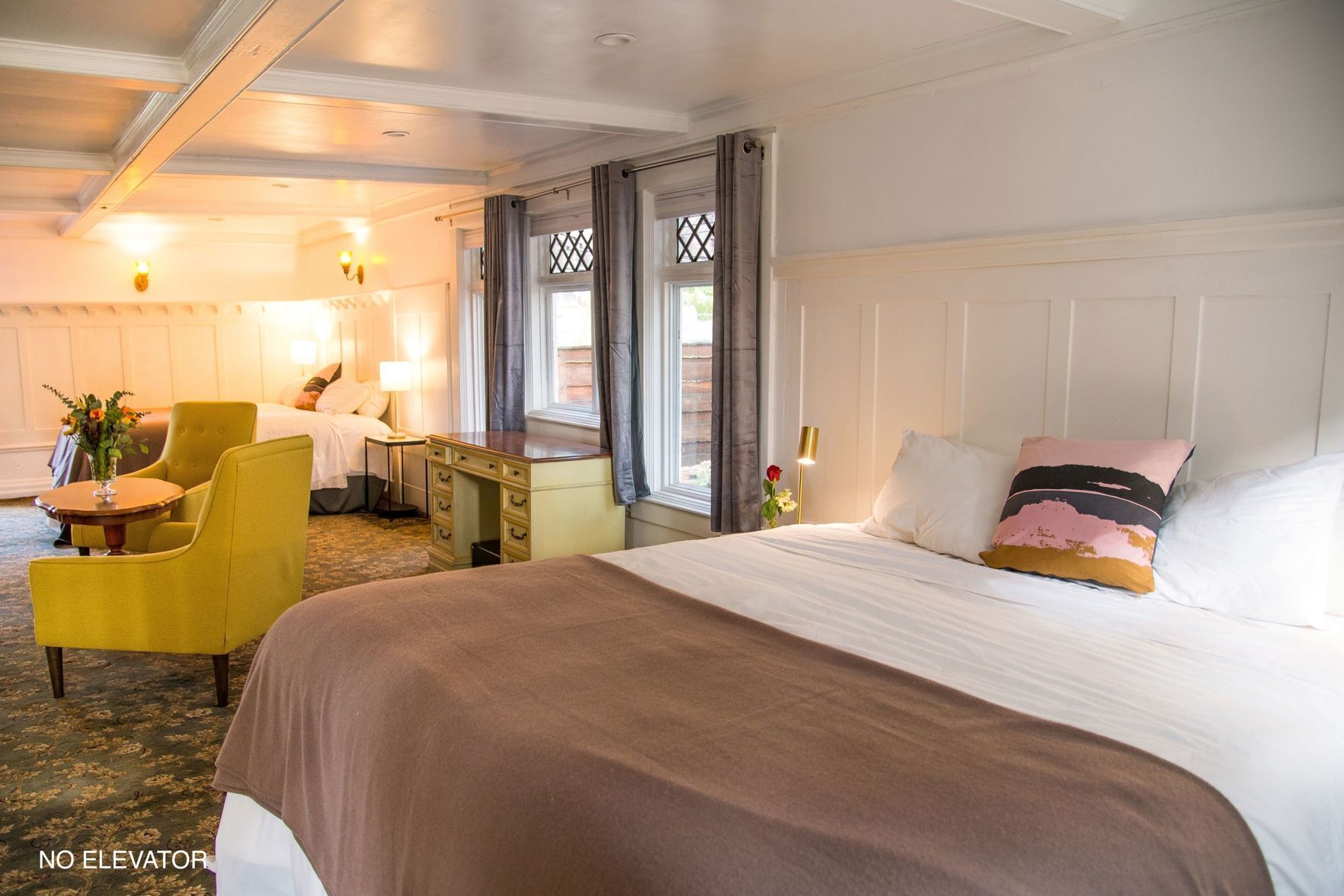 Premium bedding, in-room safe, iron/ironing board, free WiFi