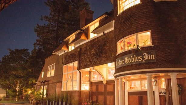 A brick building with a sign reading "Gables Inn." - Cedar Gables Inn (Napa)