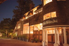 A brick building with a sign reading "Gables Inn." - Cedar Gables Inn (Napa)