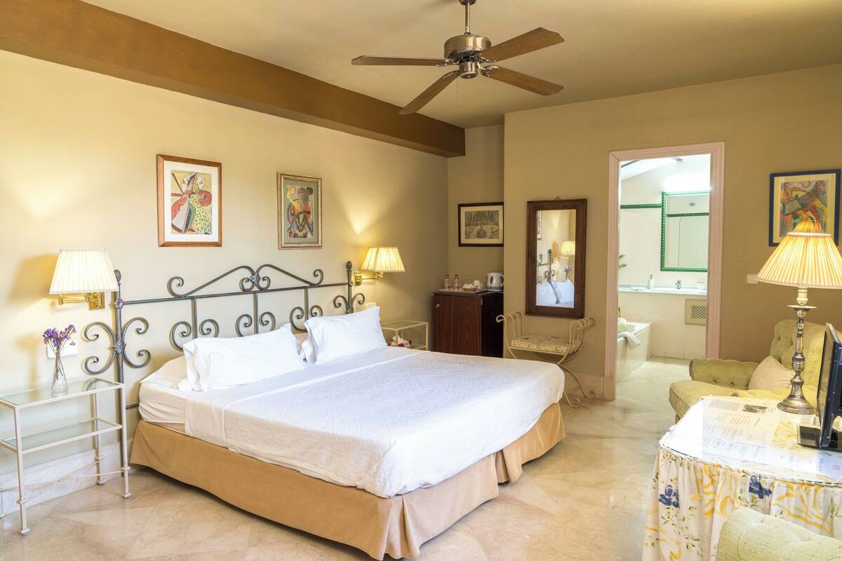 1 bedroom, minibar, blackout drapes, WiFi (free)