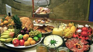 Petit déjeuner buffet (9 EUR par personne)